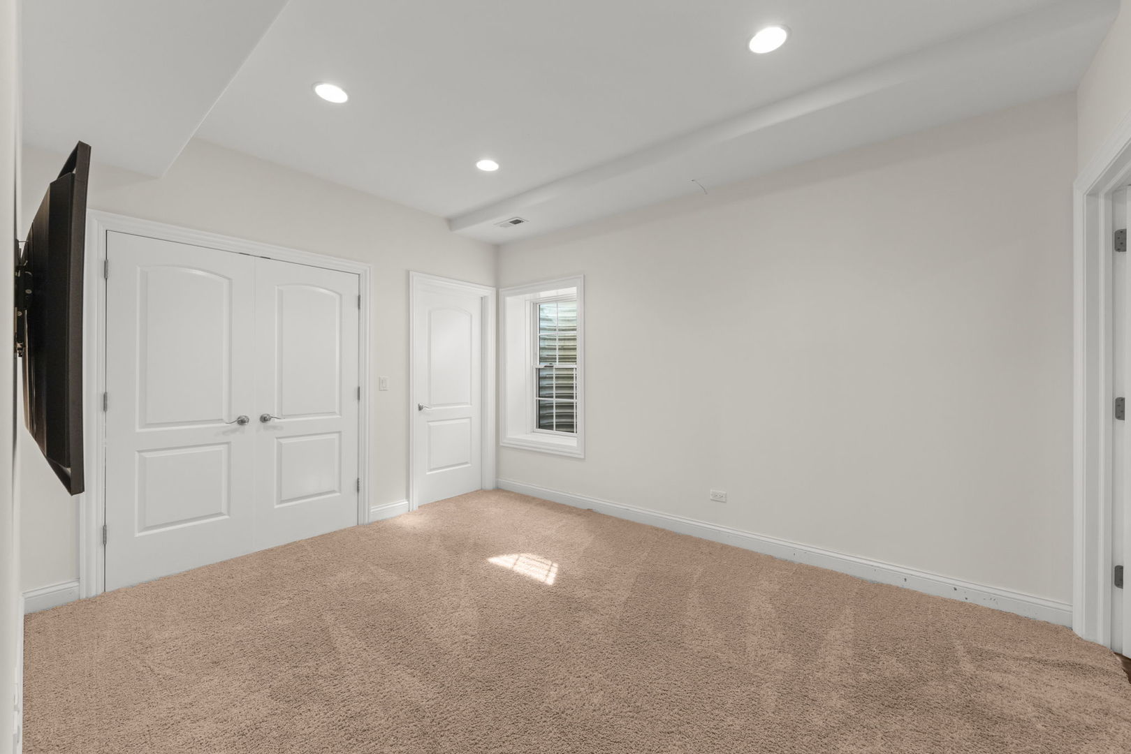 253 E Wilson Street Property Photo 29