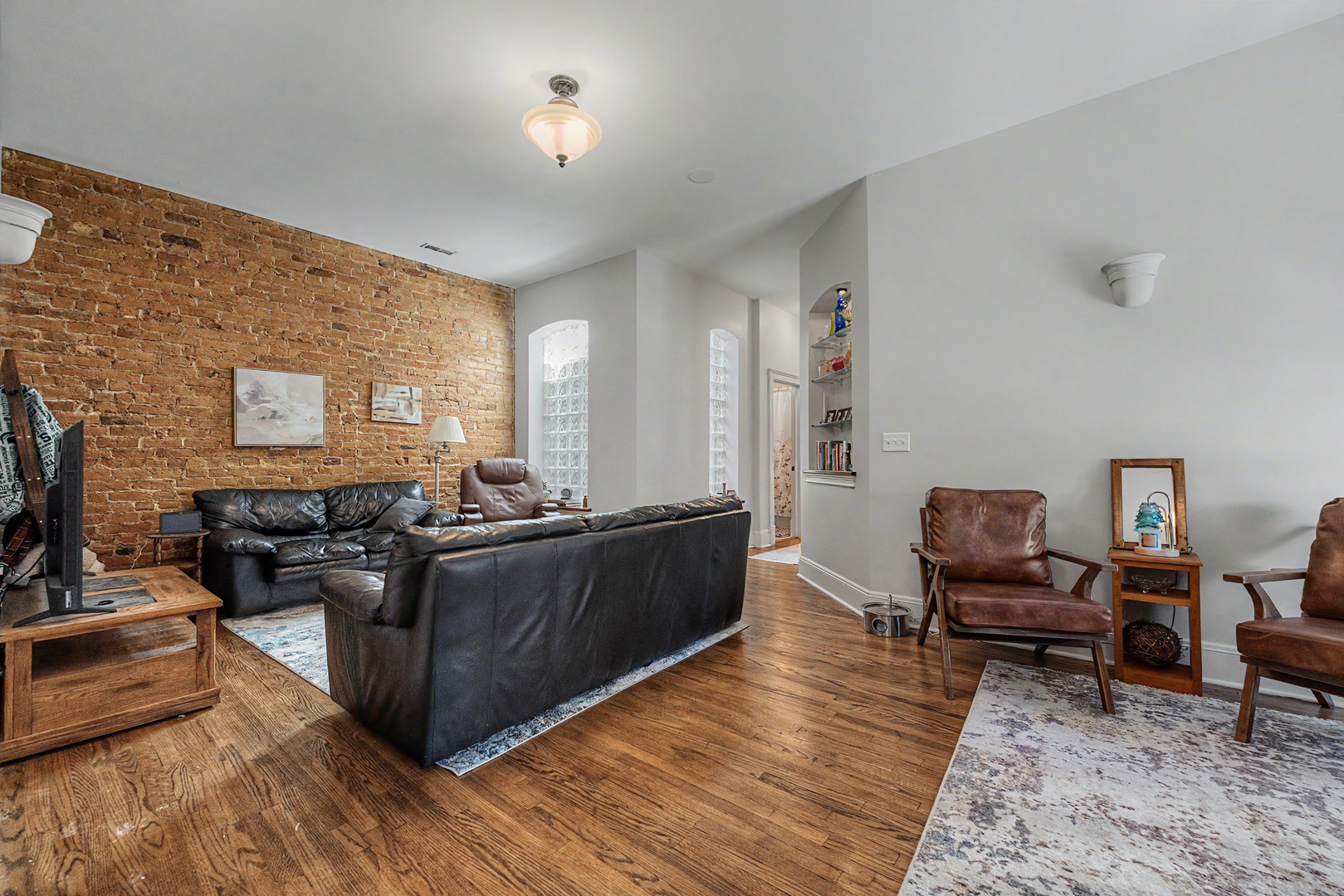 116 W Locust Street Property Photo 6
