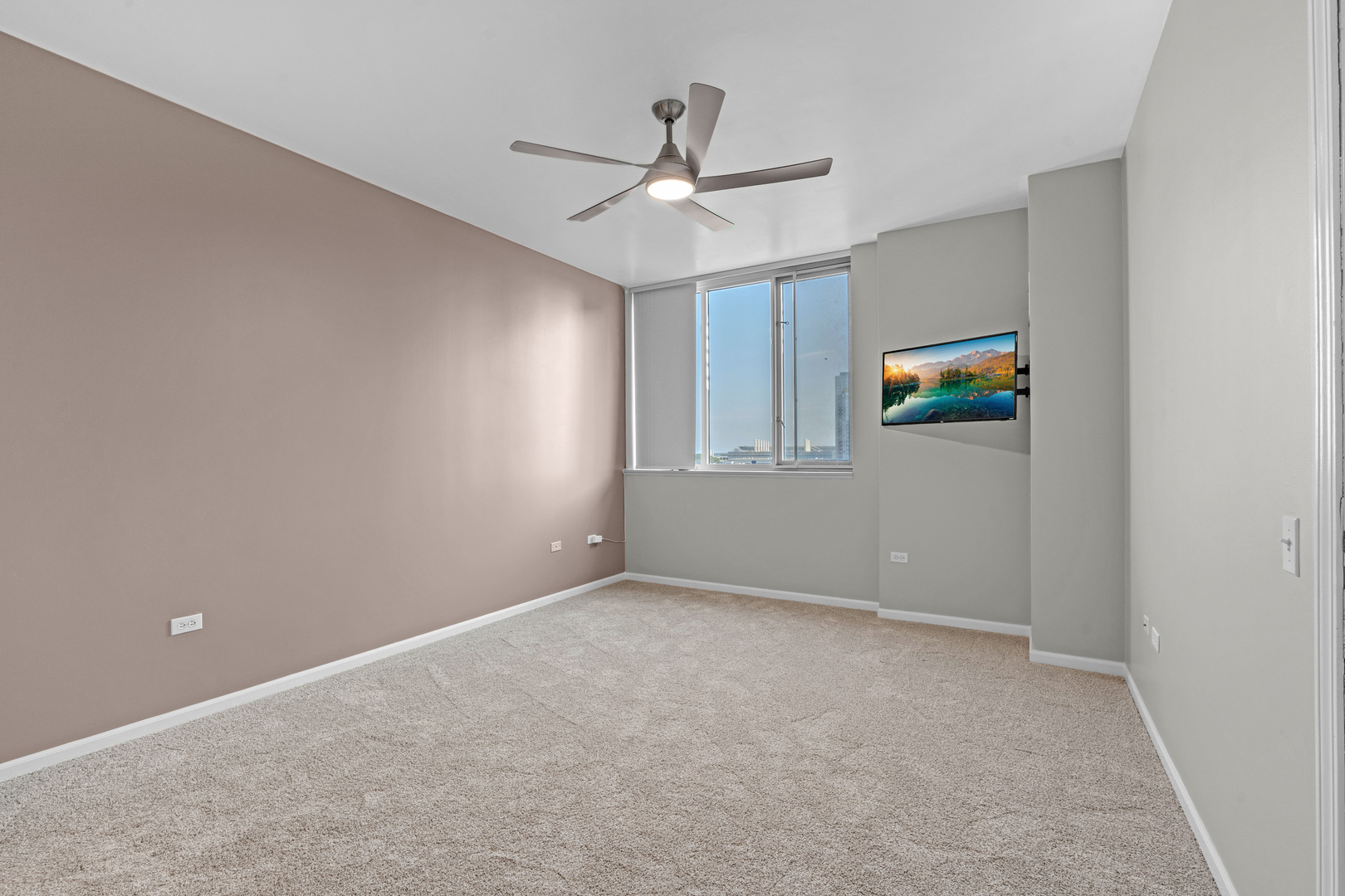 1515 S Prairie Avenue 1004 Property Photo 6