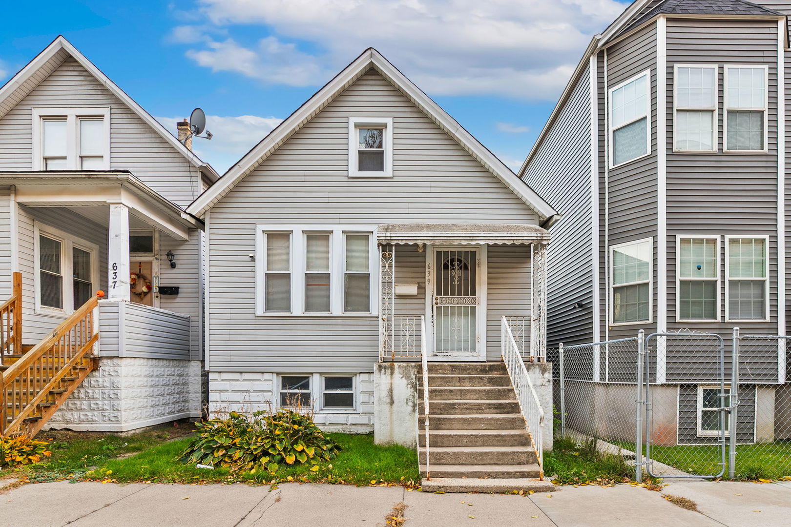 639 W 48th Street Property Photo 1