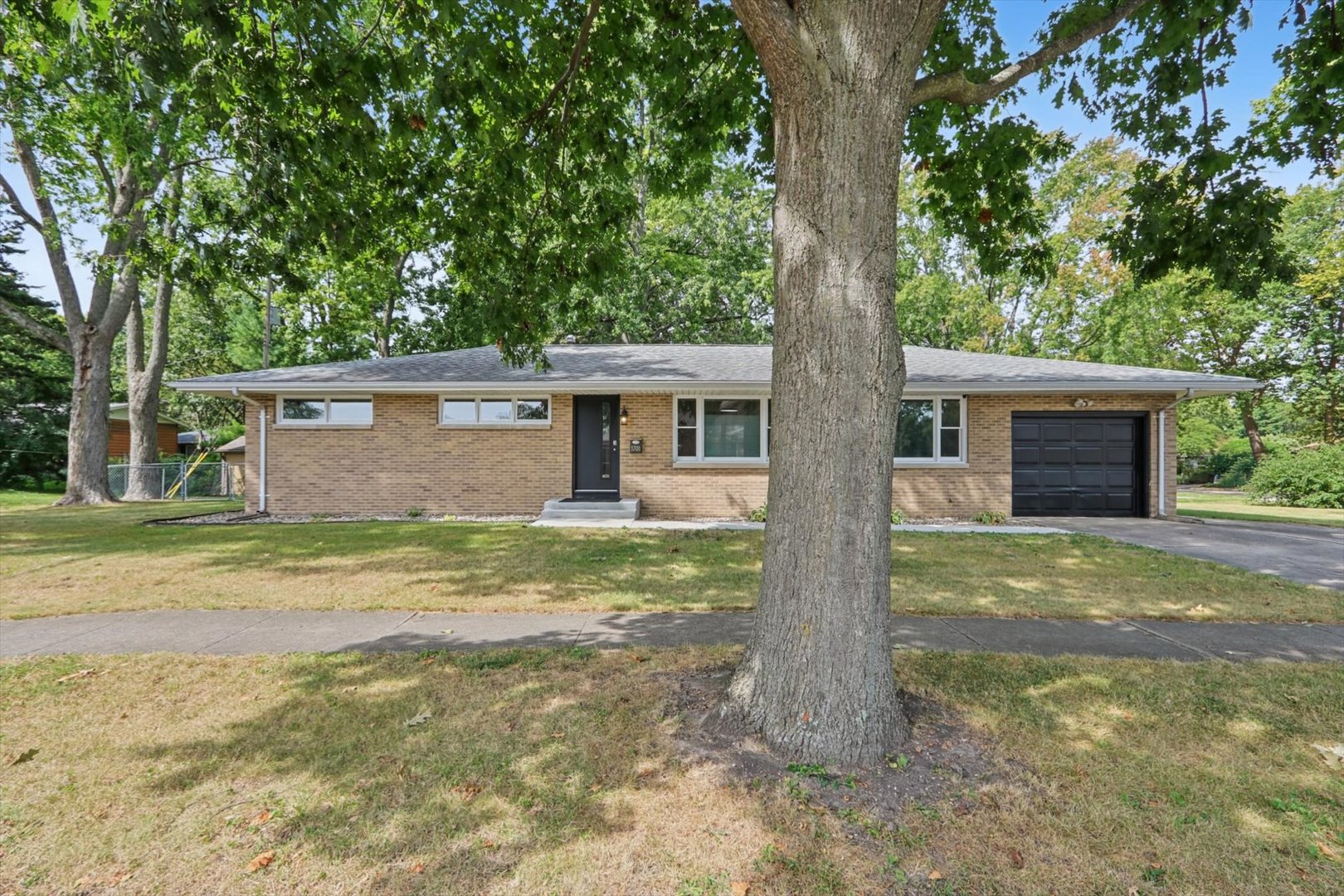 1701 S Anderson Street Property Photo 12