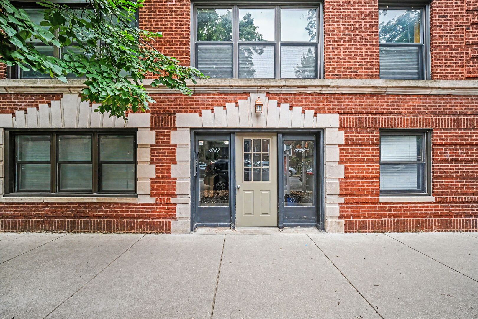1249 W Roscoe Street 1 Property Photo 2