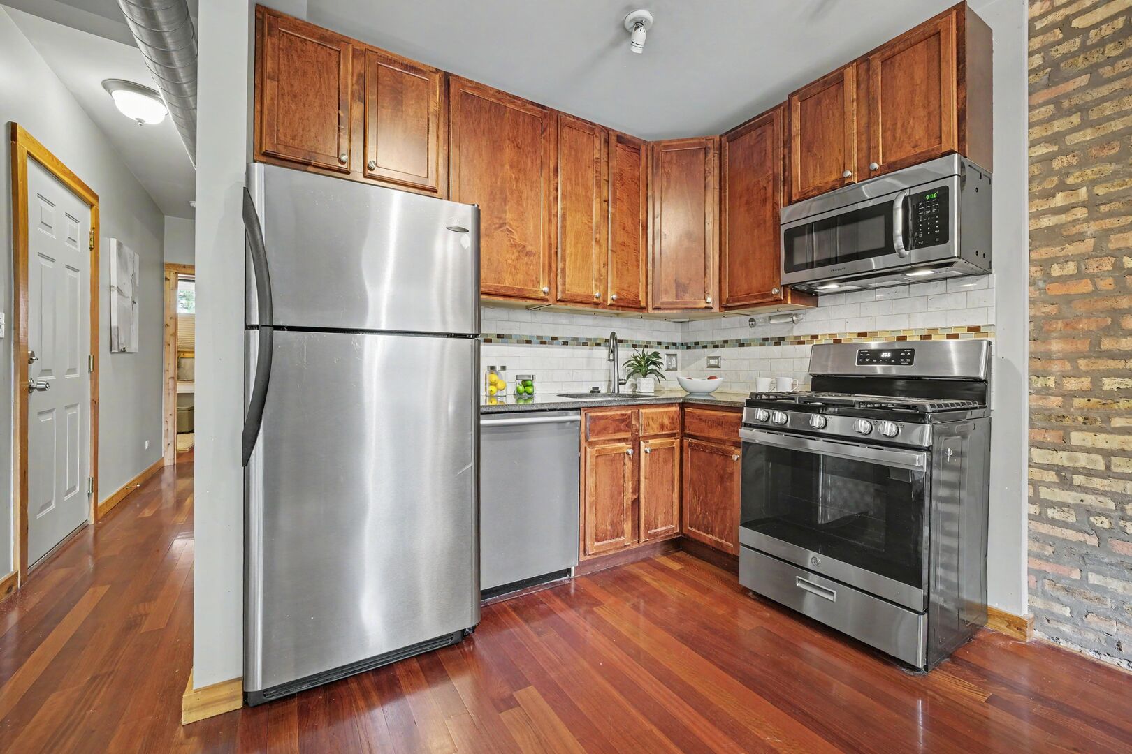 1249 W Roscoe Street 1 Property Photo 8