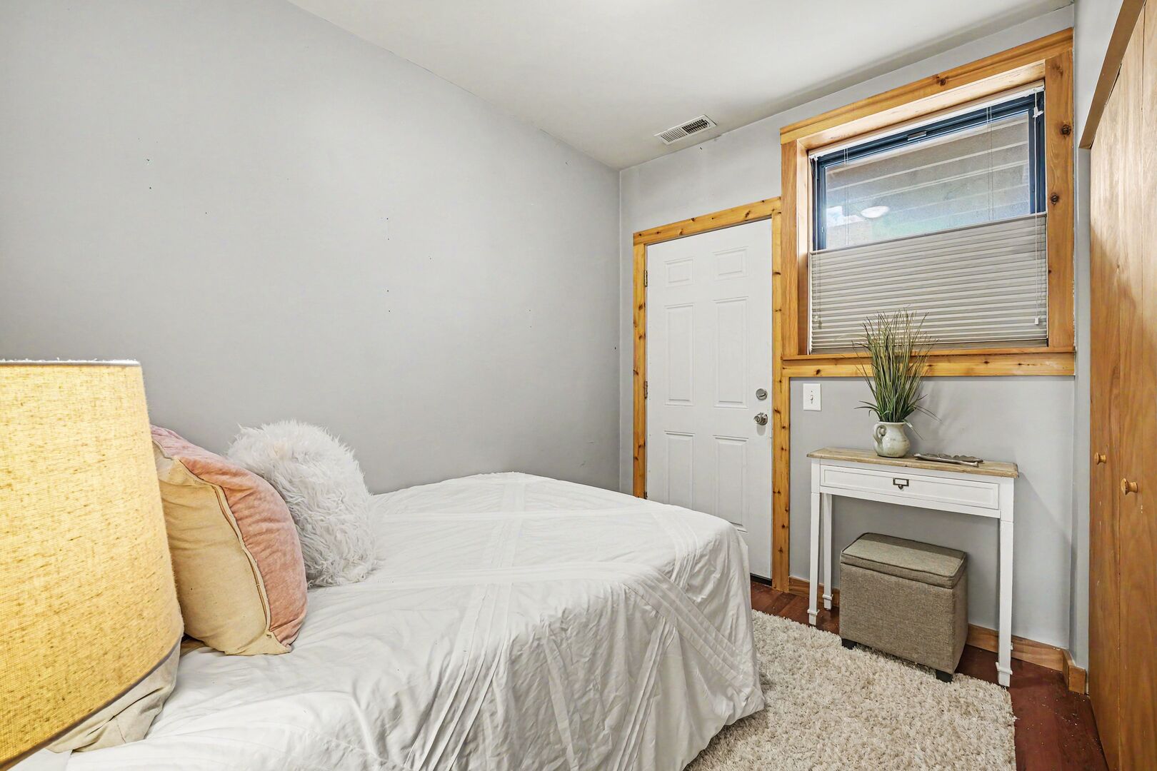 1249 W Roscoe Street 1 Property Photo 13