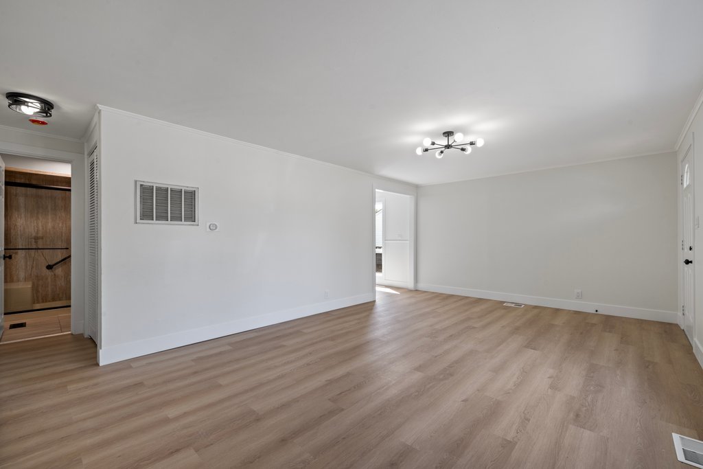 4221 Southwest Highway Property Photo 4