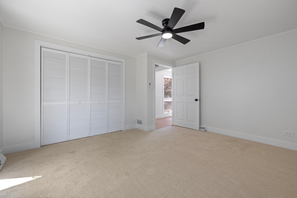 4221 Southwest Highway Property Photo 11
