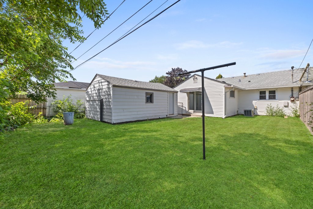 4221 Southwest Highway Property Photo 15