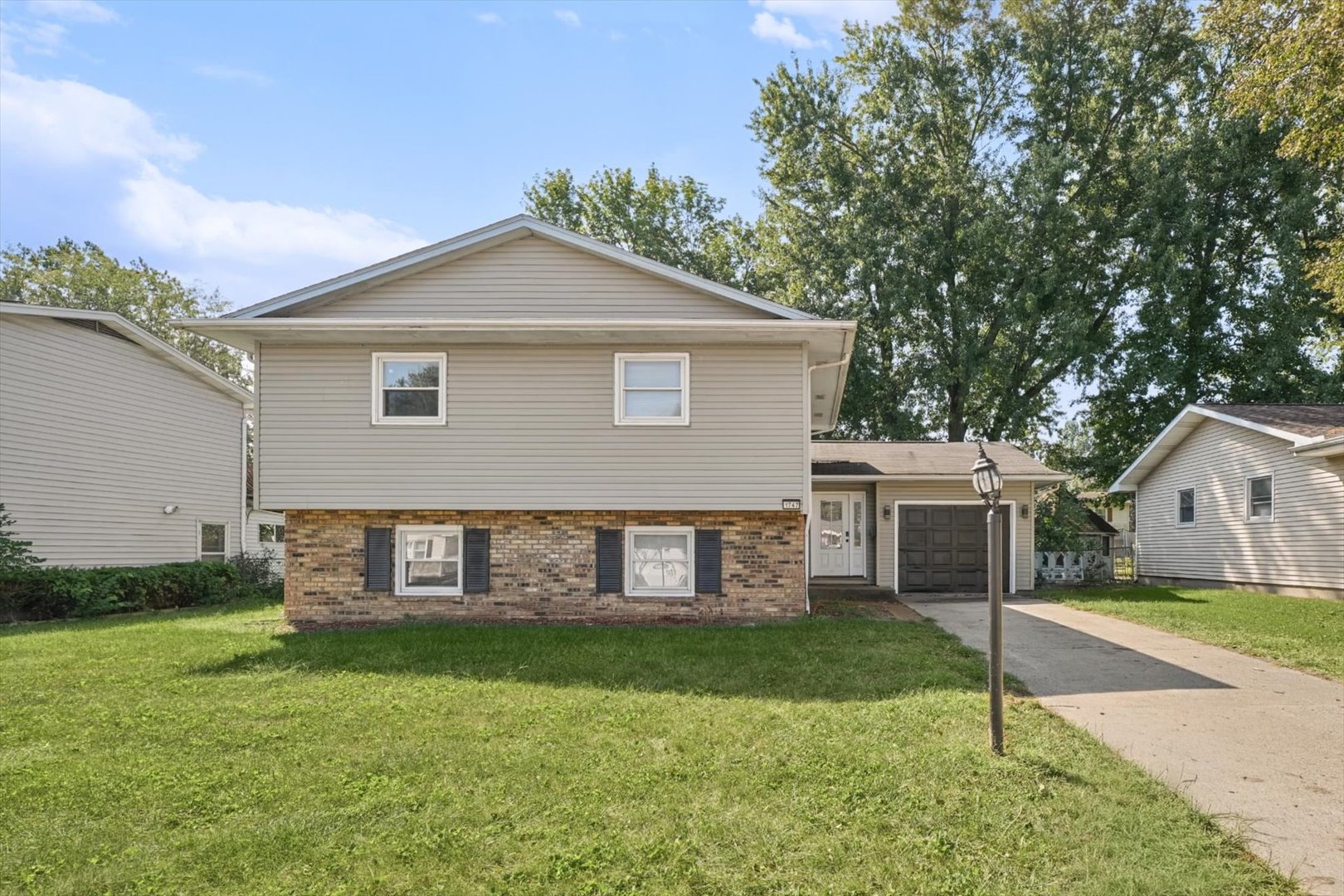 1747 E Barrington Avenue Property Photo 1