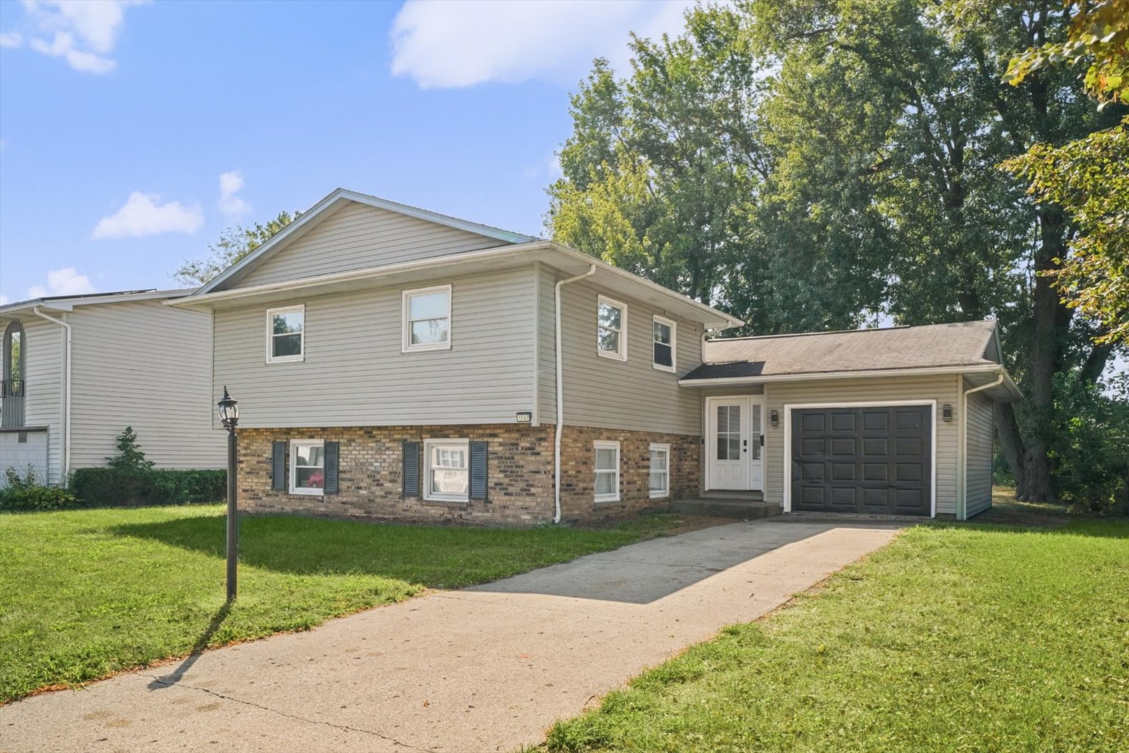 1747 E Barrington Avenue Property Photo 2