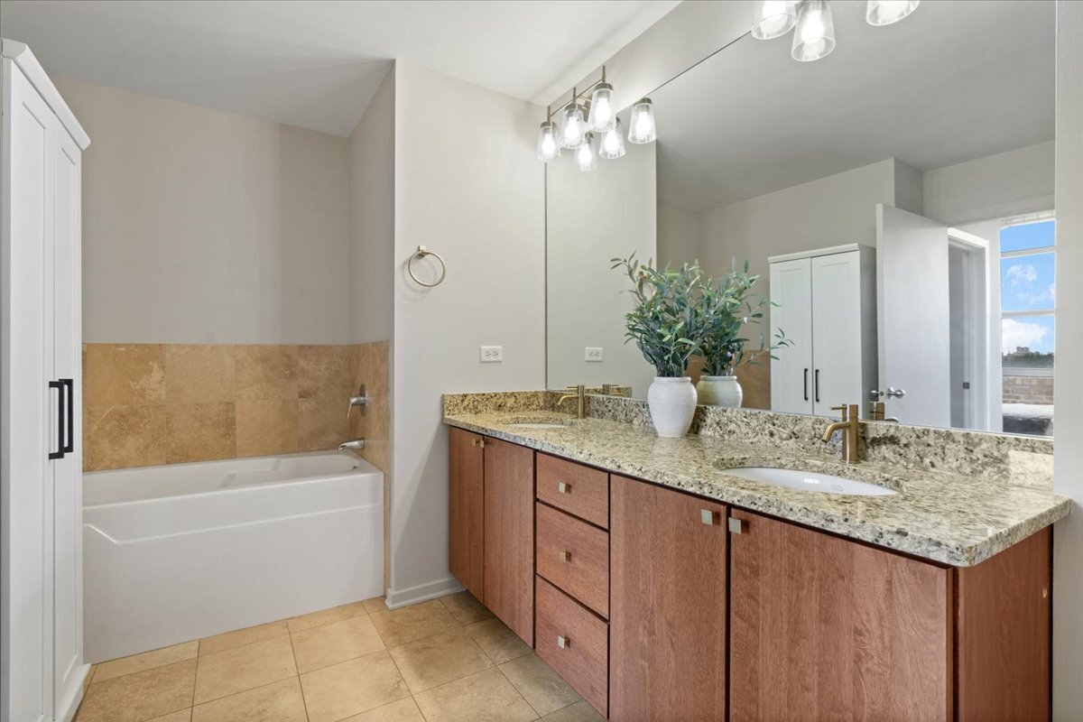1735 N Paulina Street 401 Property Photo 19