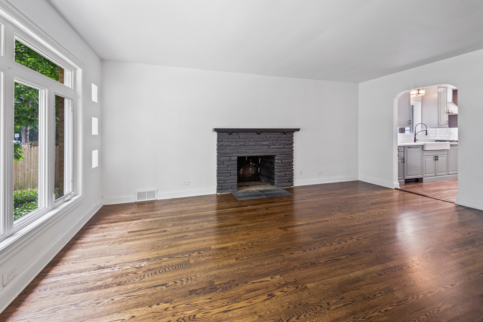 6114 N Lenox Avenue Property Photo 5