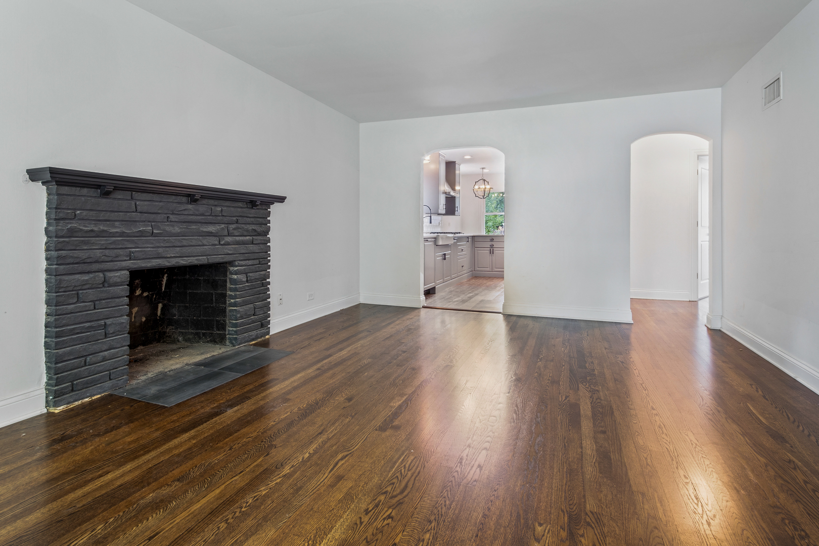 6114 N Lenox Avenue Property Photo 6
