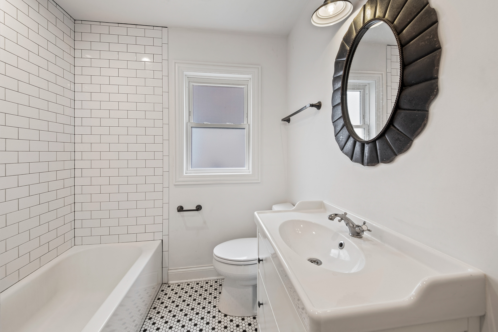 6114 N Lenox Avenue Property Photo 9