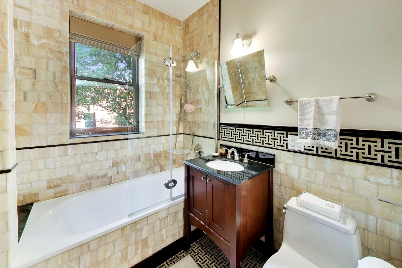 1457 W Fletcher Street 1 Property Photo 10