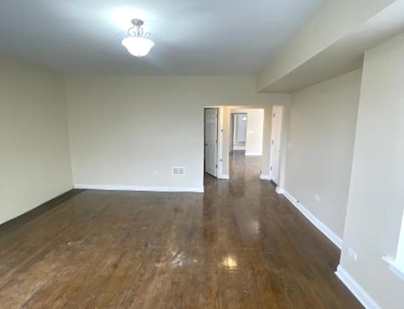 7743 S East End Avenue 2 Property Photo 3