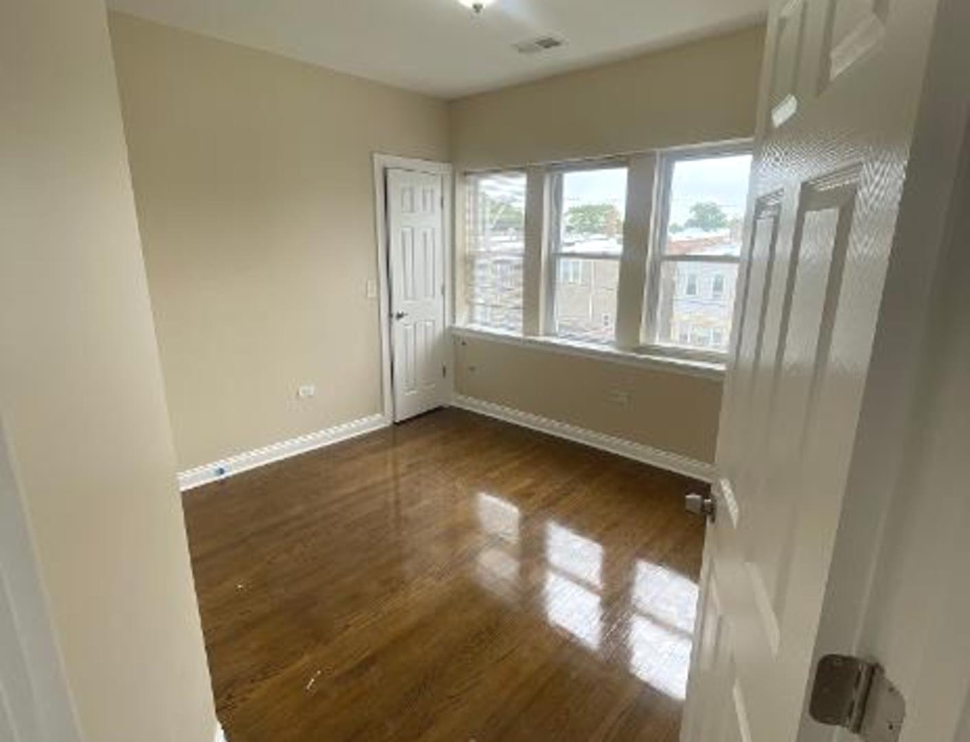 7743 S East End Avenue 2 Property Photo 9