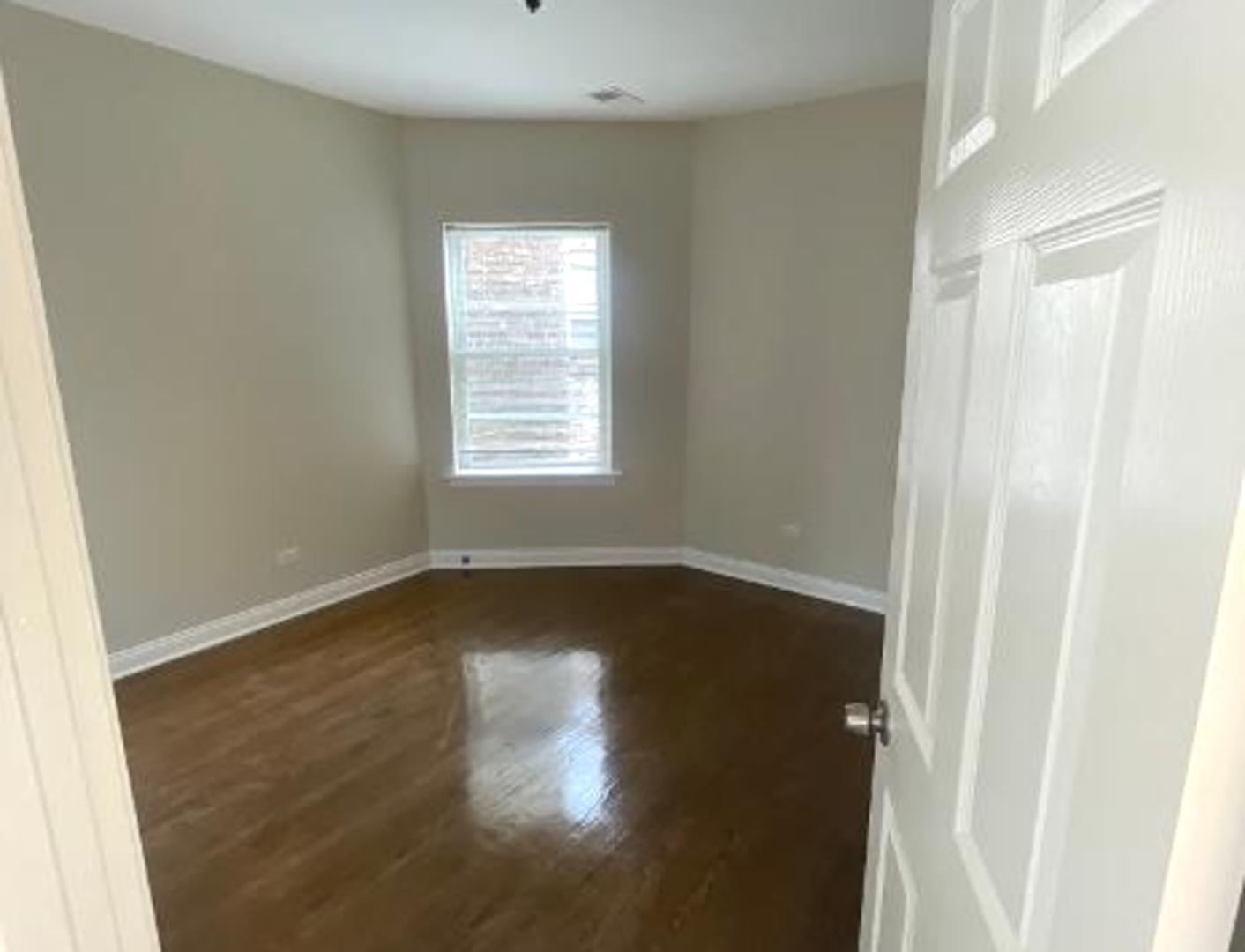 7743 S East End Avenue 2 Property Photo 10