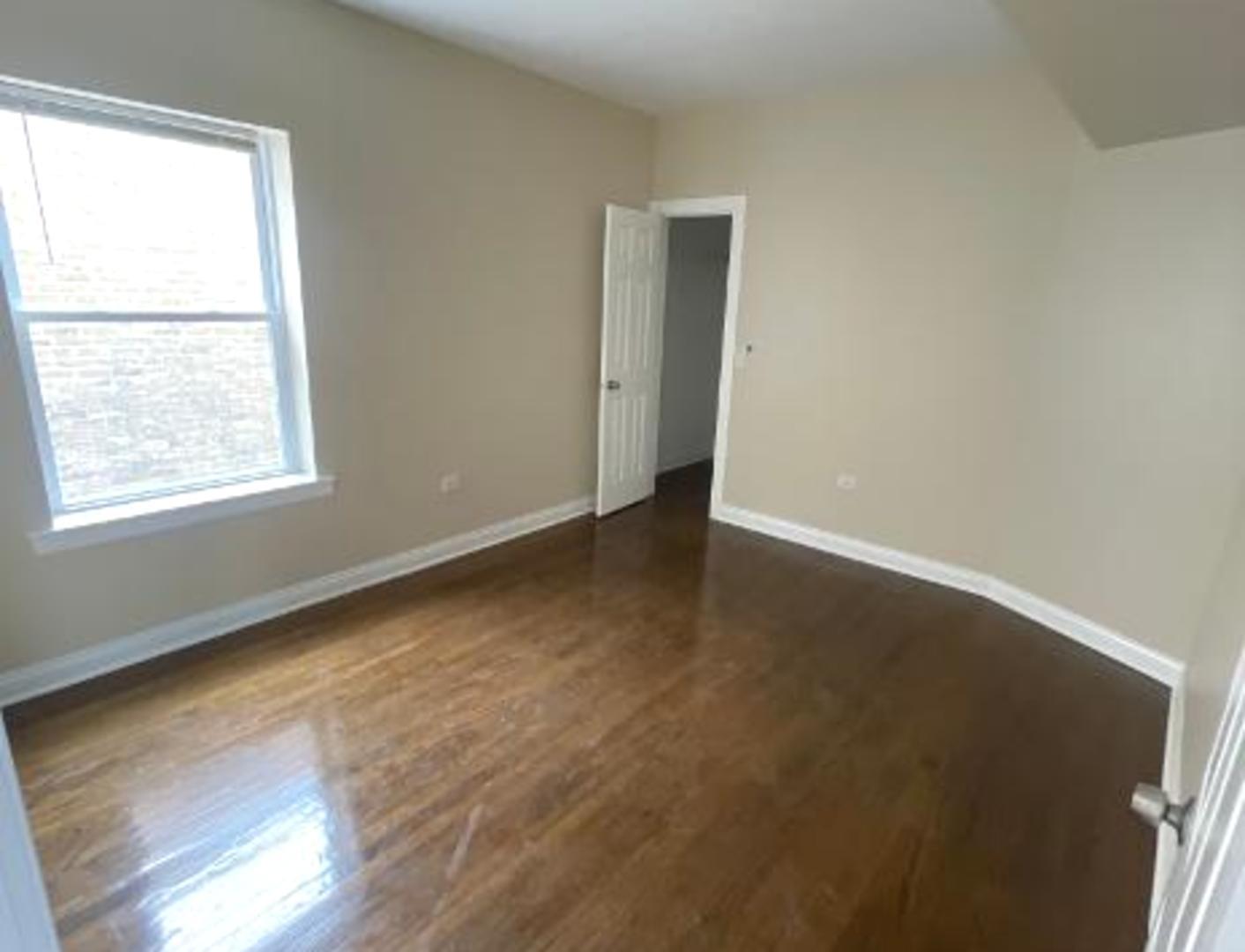 7743 S East End Avenue 2 Property Photo 12