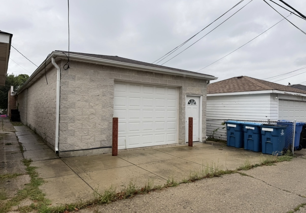 5962 N Elston Avenue Property Photo 3