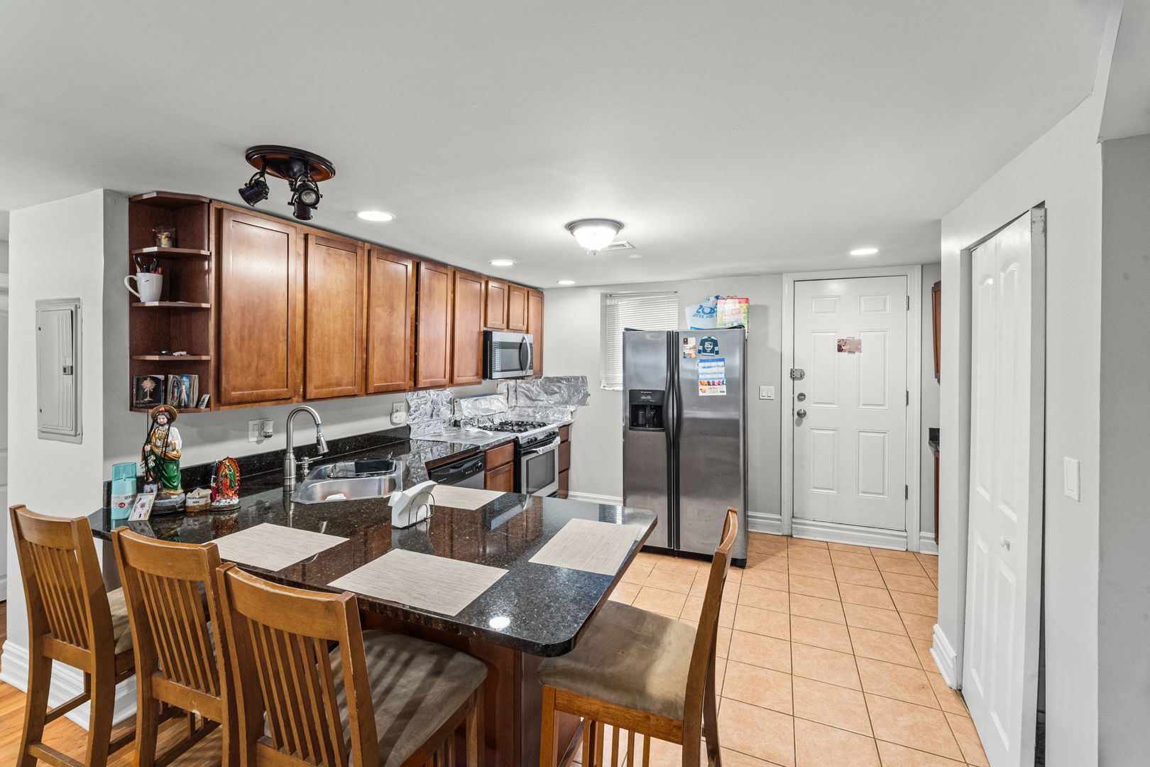 6301 N Richmond Street 1aa Property Photo 5