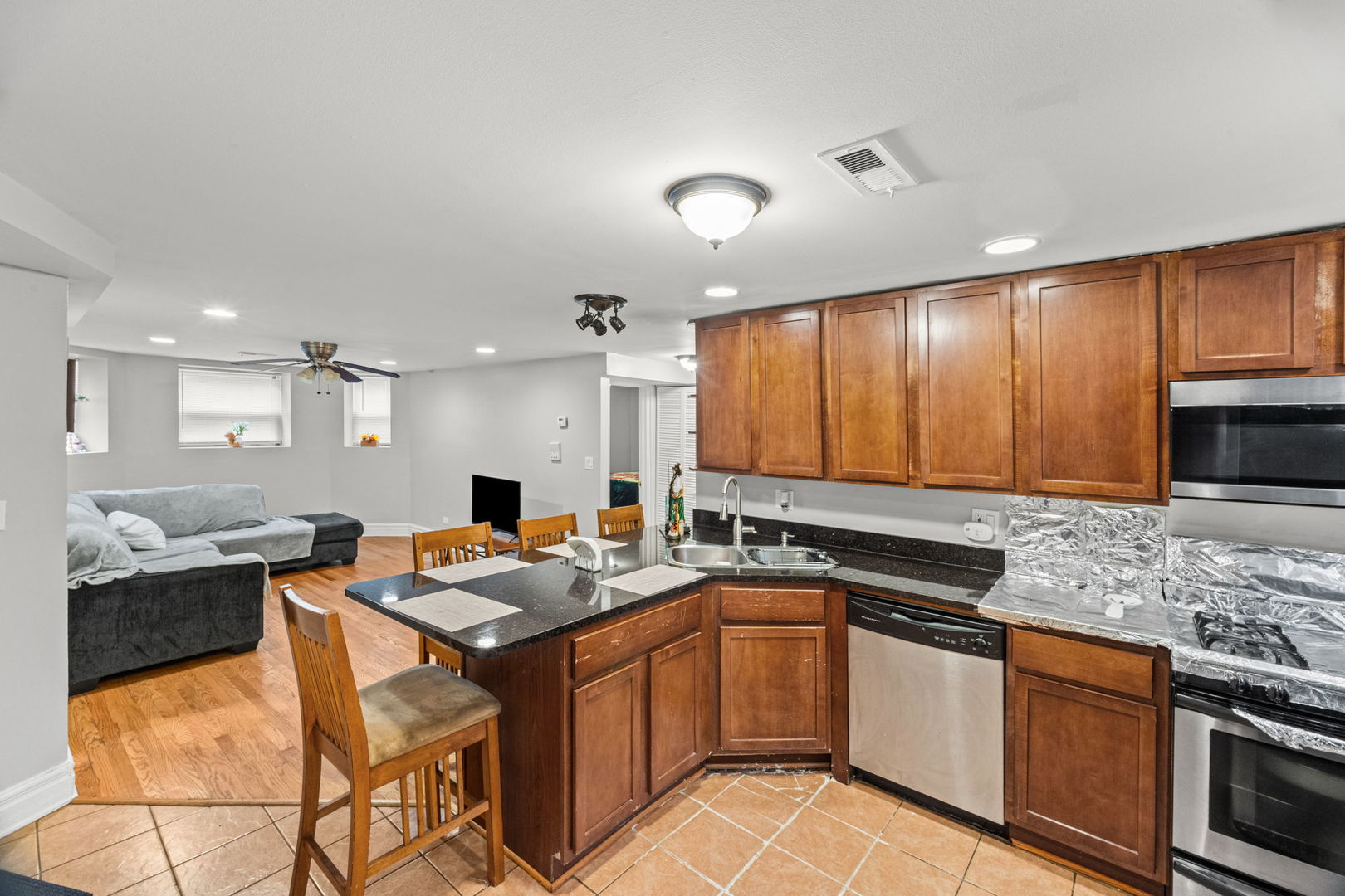 6301 N Richmond Street 1aa Property Photo 6