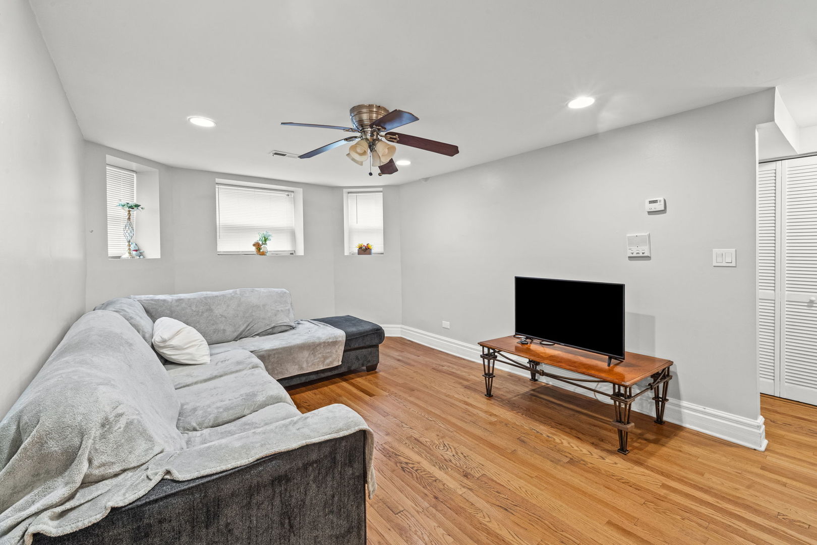 6301 N Richmond Street 1aa Property Photo 8
