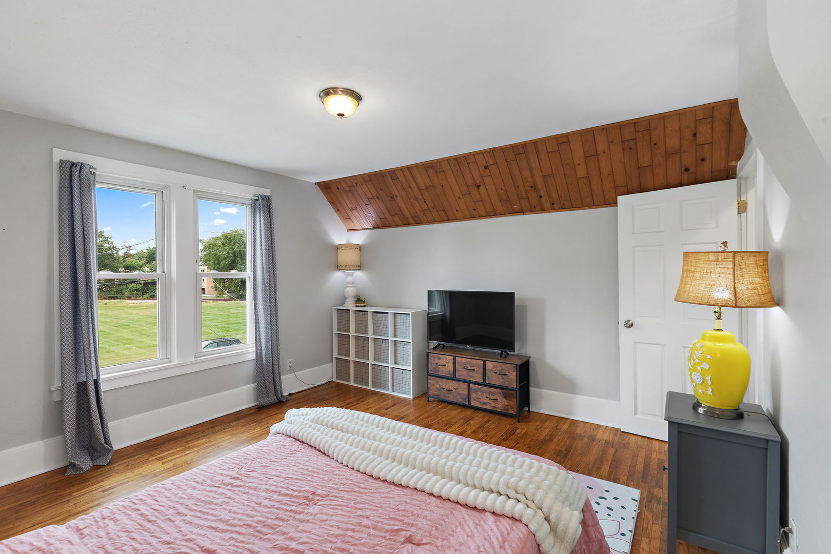 724 5th Avenue Property Photo 17