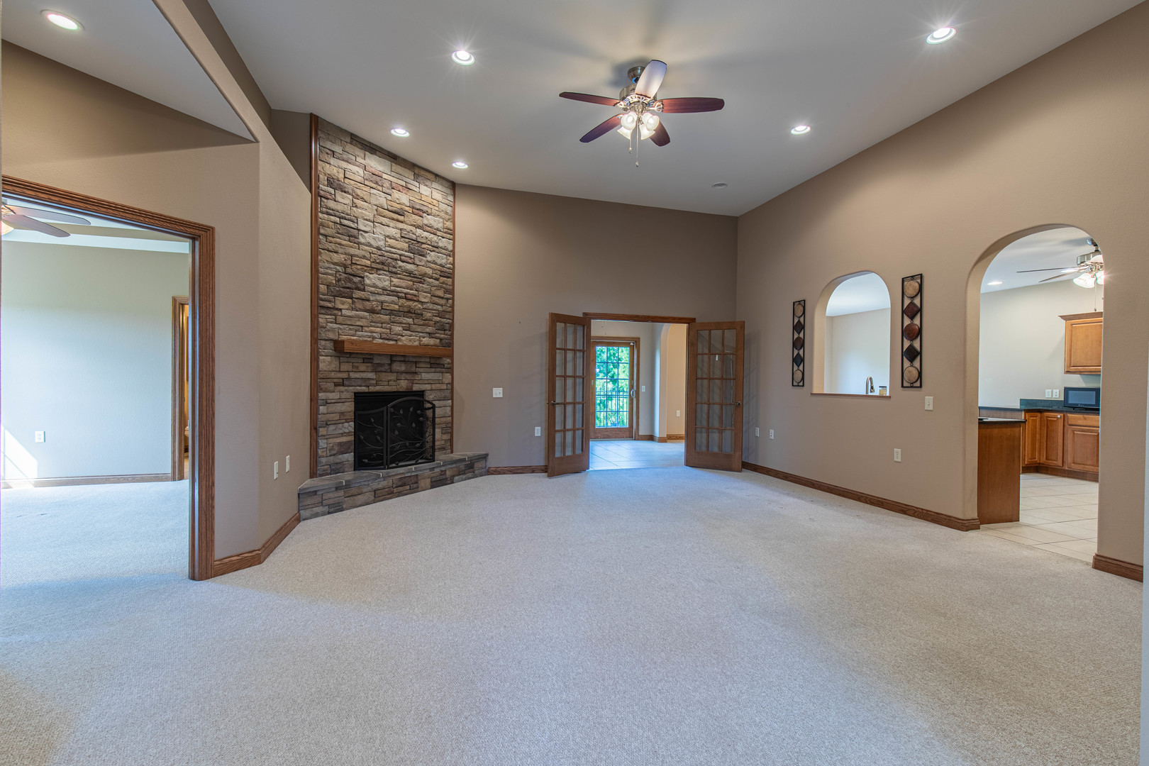 713 Independence Drive Property Photo 4