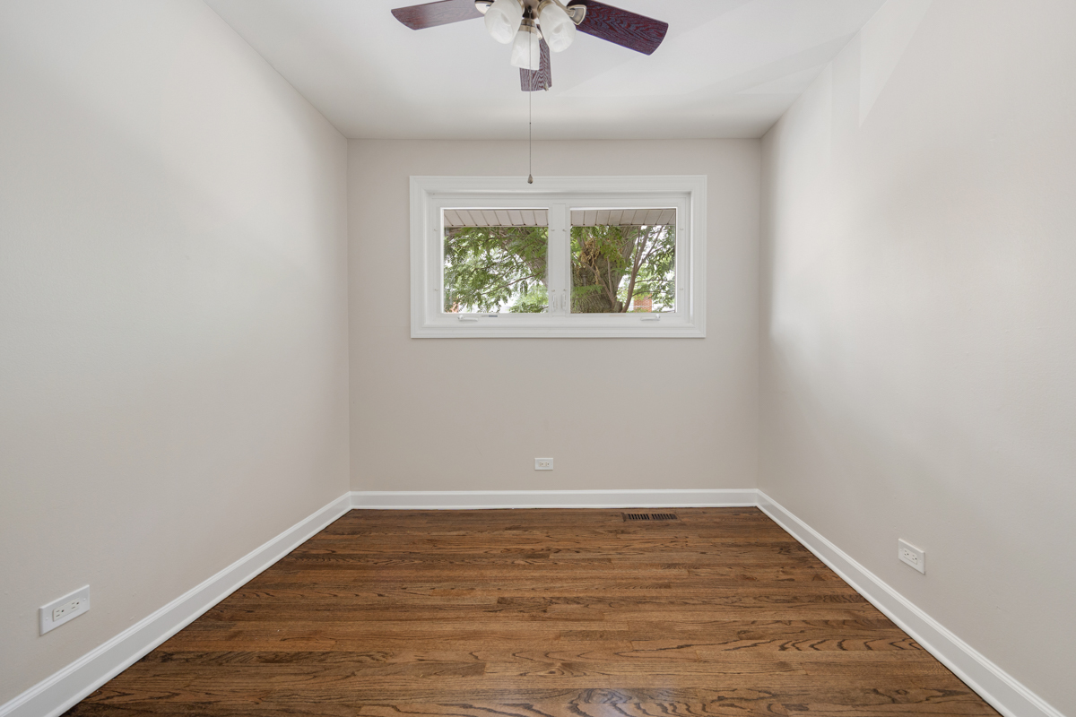 1715 W Thome Avenue Property Photo 13