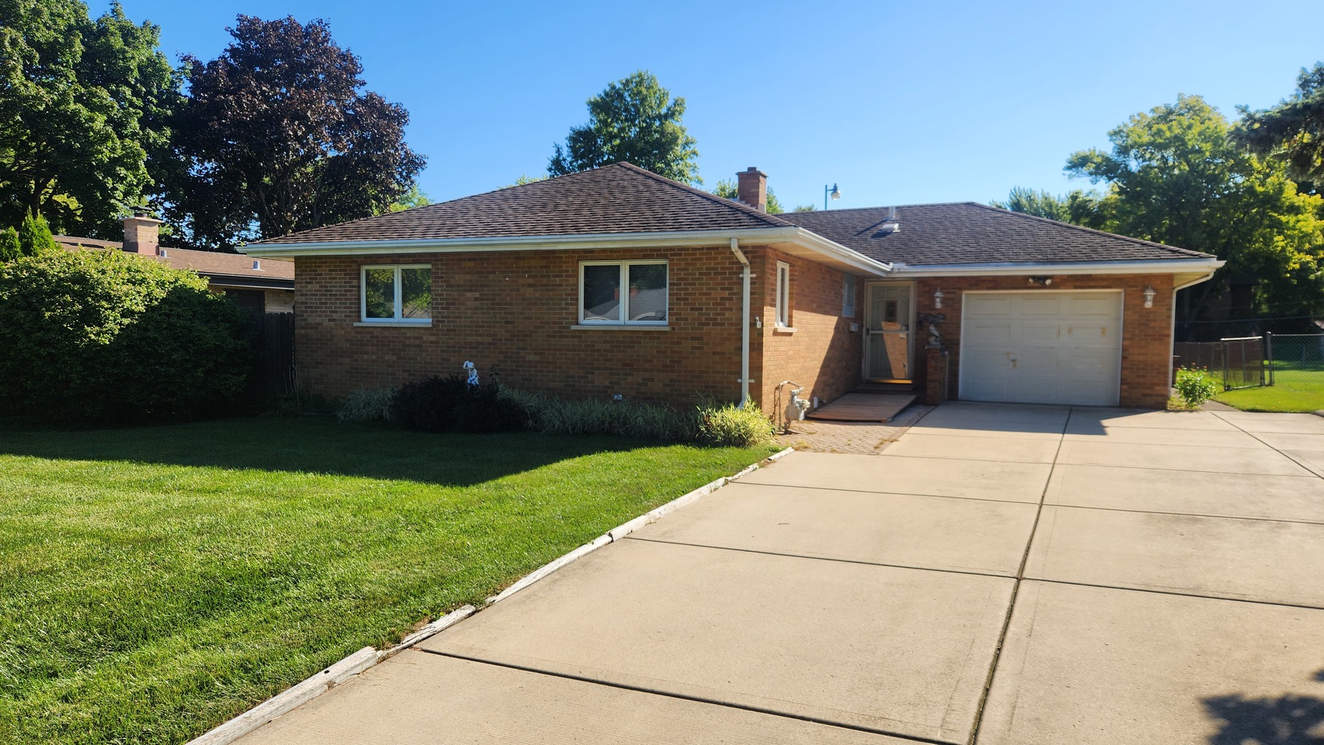 143 S Pleasant Avenue Property Photo 1