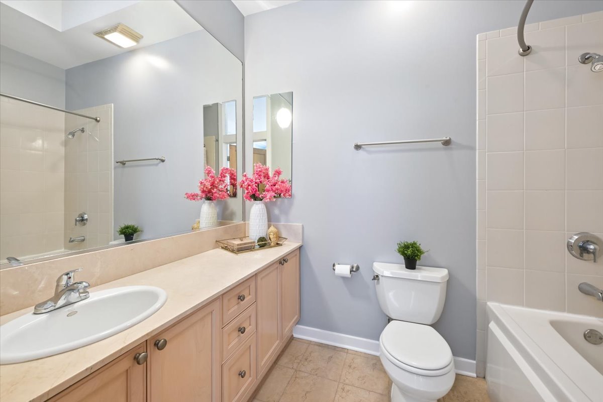 949 W Madison Street 407 Property Photo 17