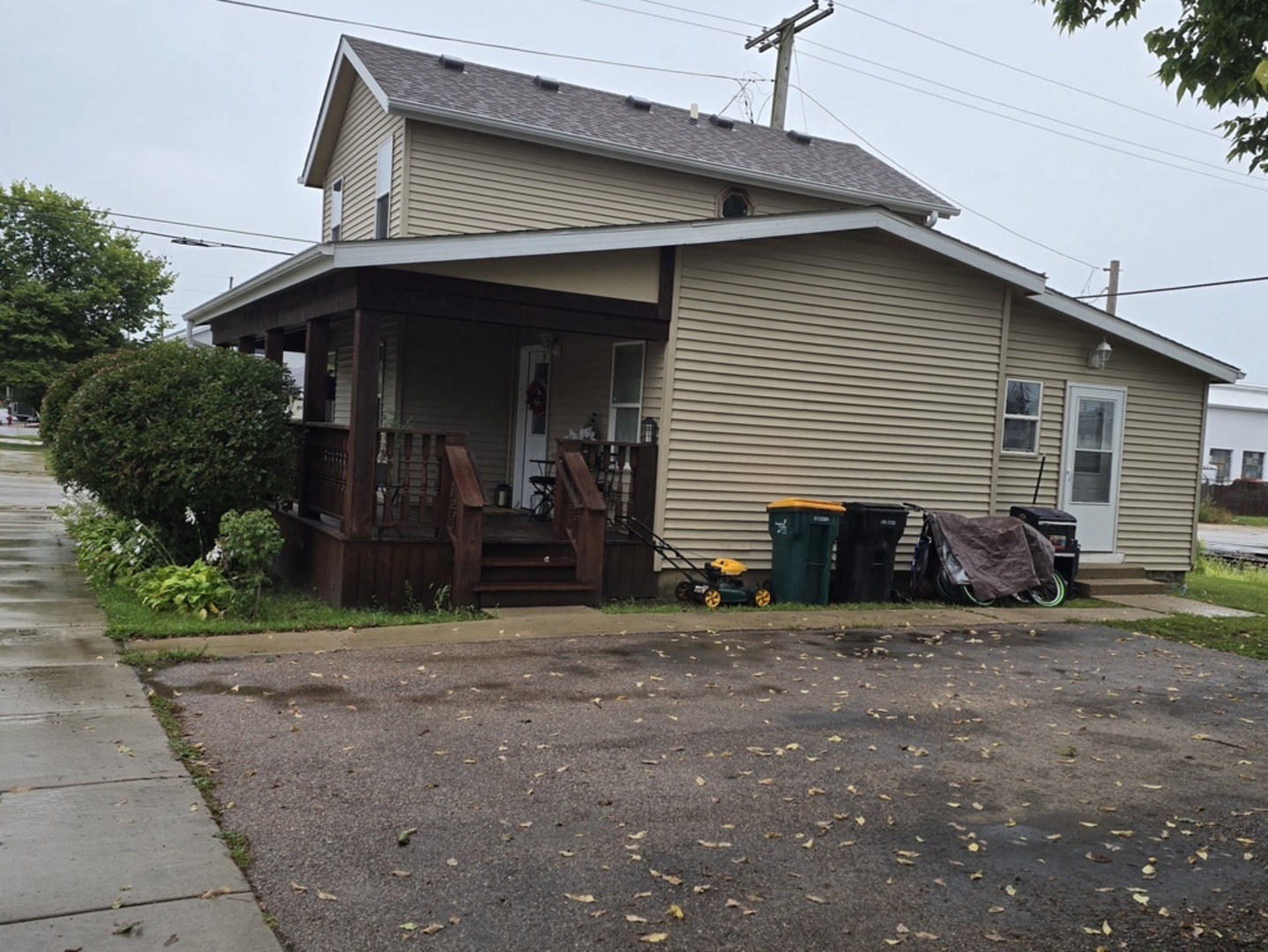 112 E Main Street Property Photo 2