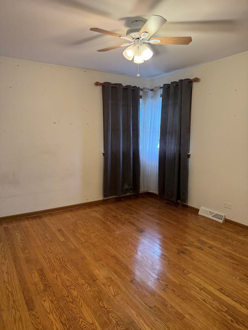 15700 Leclaire Avenue Property Photo 9