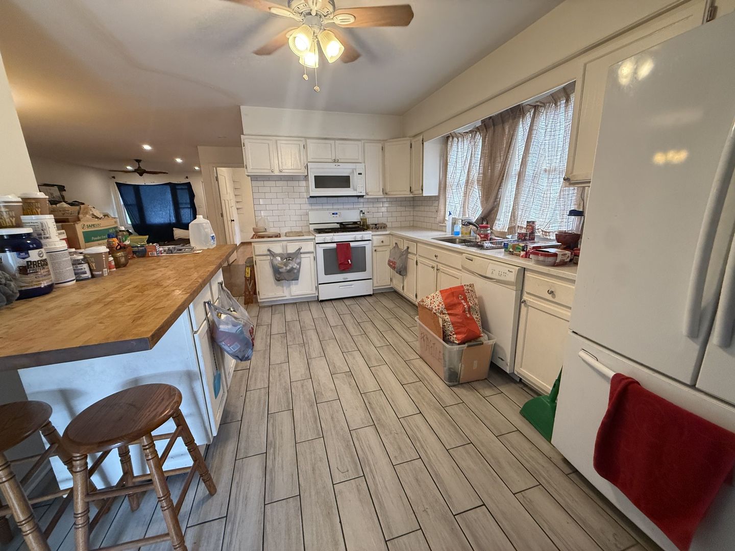 15700 Leclaire Avenue Property Photo 10
