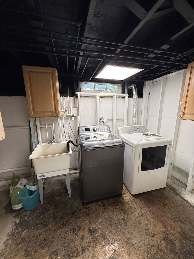 15700 Leclaire Avenue Property Photo 15