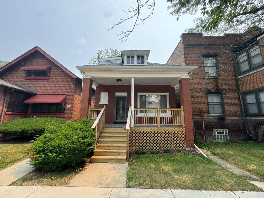 7653 S Saint Lawrence Avenue Property Photo 2