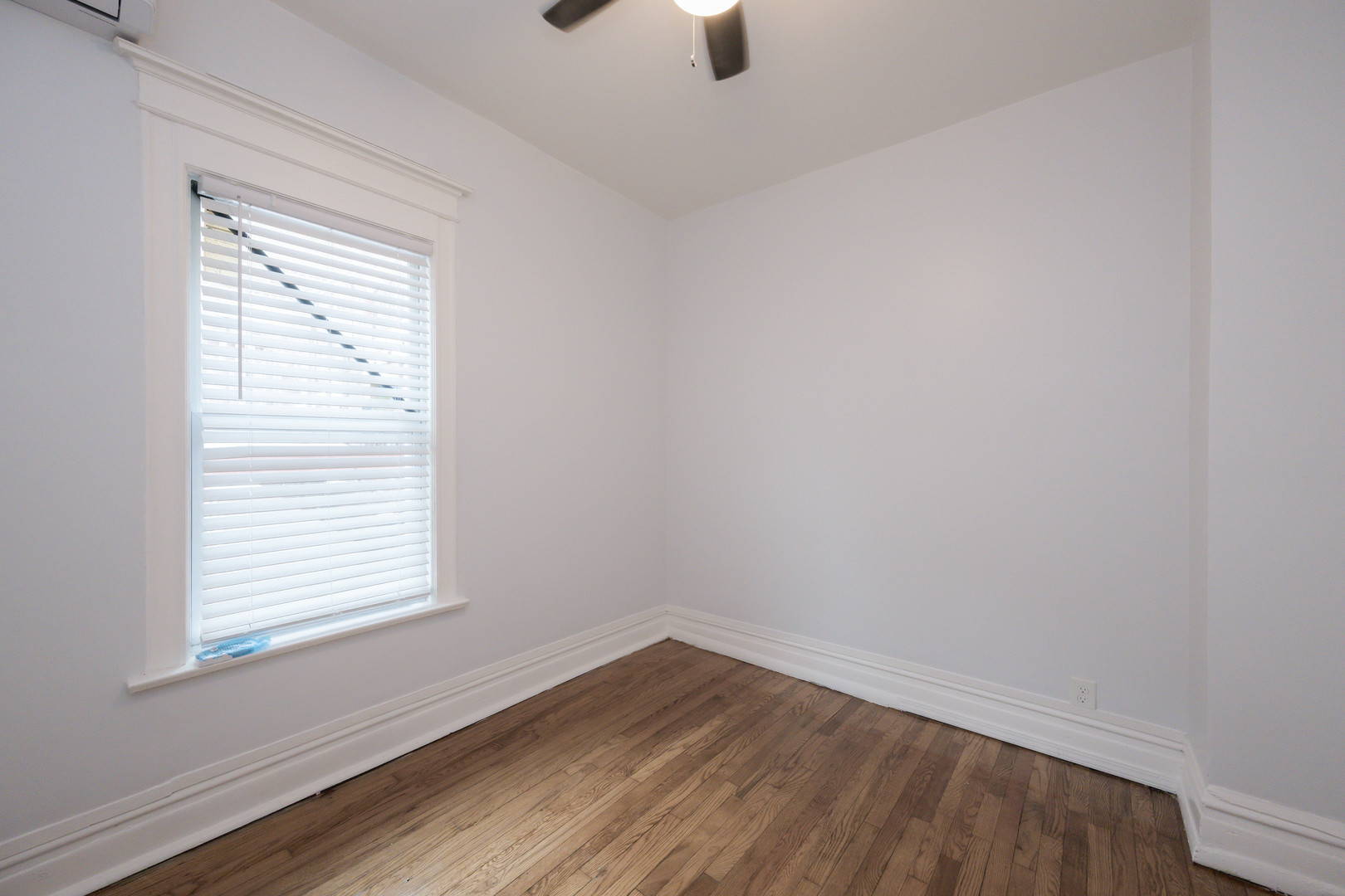 7653 S Saint Lawrence Avenue Property Photo 11