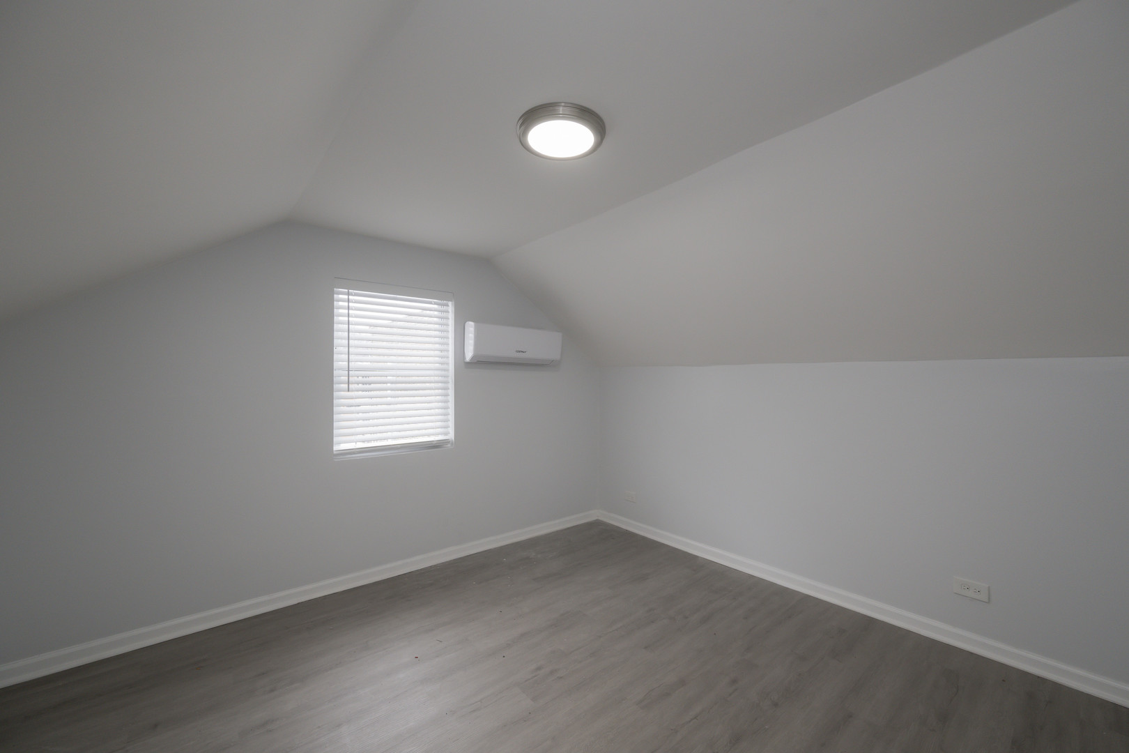 7653 S Saint Lawrence Avenue Property Photo 17