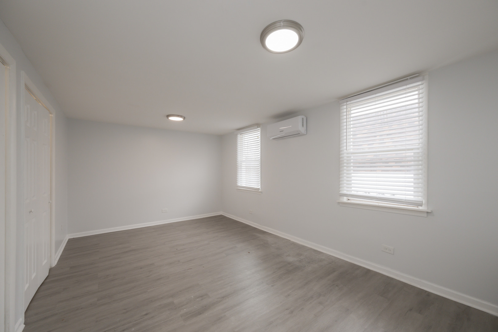 7653 S Saint Lawrence Avenue Property Photo 18