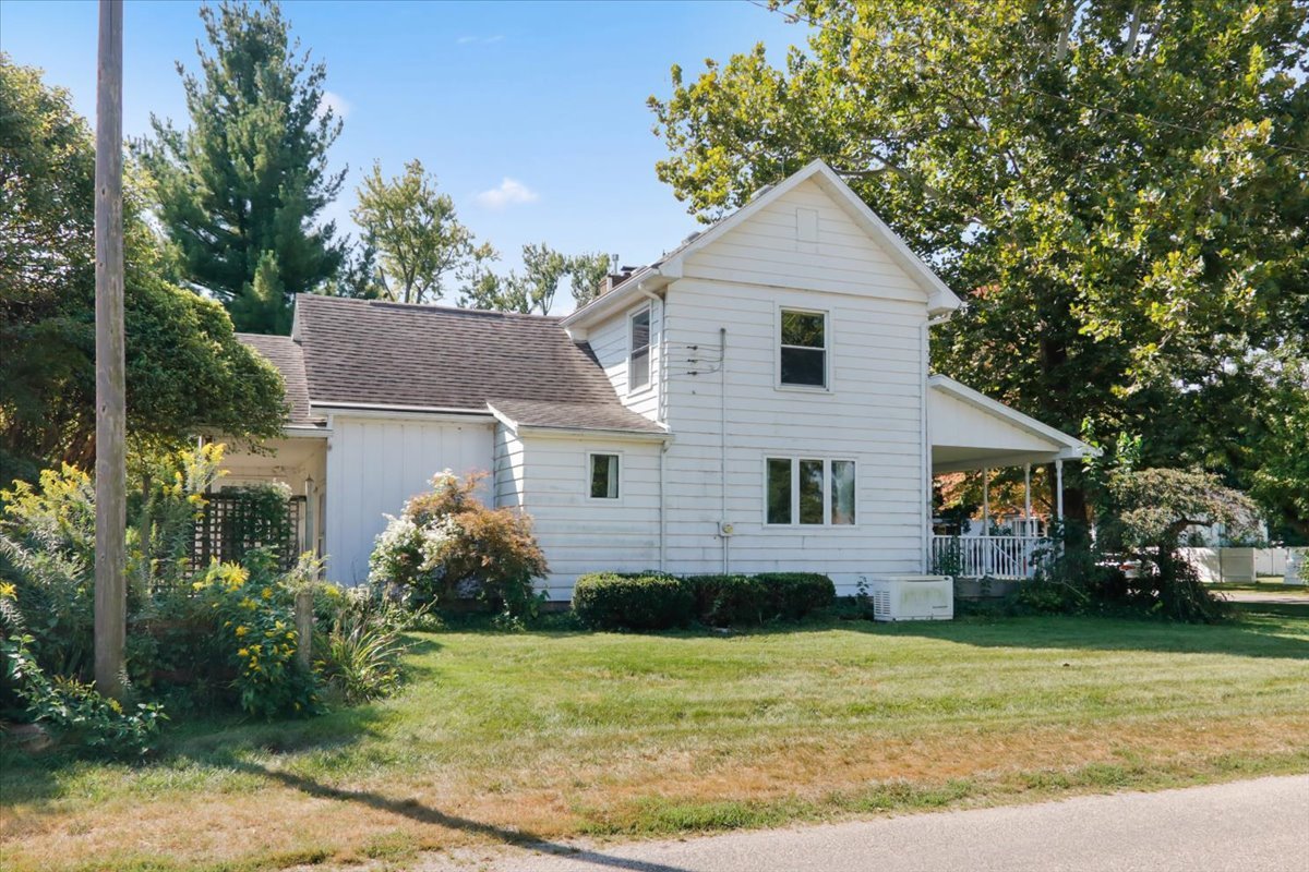 300 S Jackson Street Property Photo 4