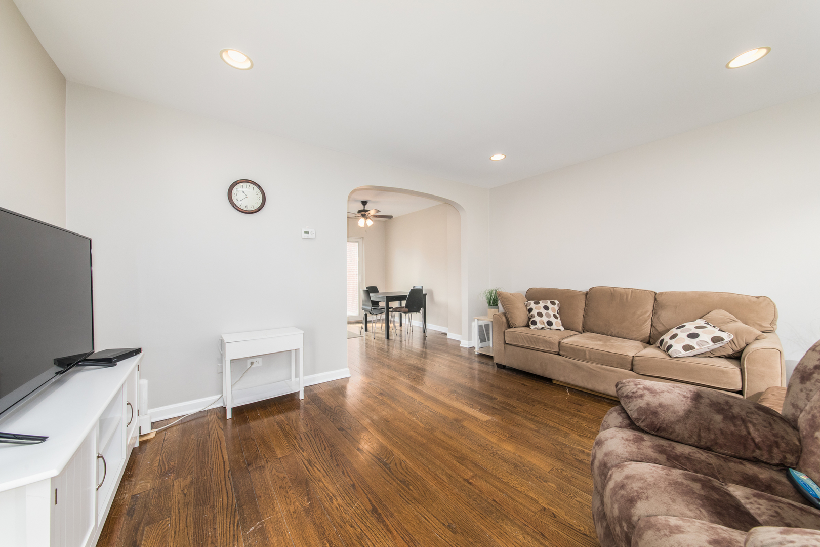 7807 W Summerdale Avenue Property Photo 3