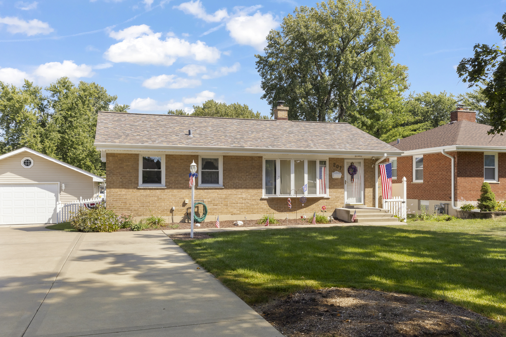 207 S Wilmette Avenue Property Photo 1