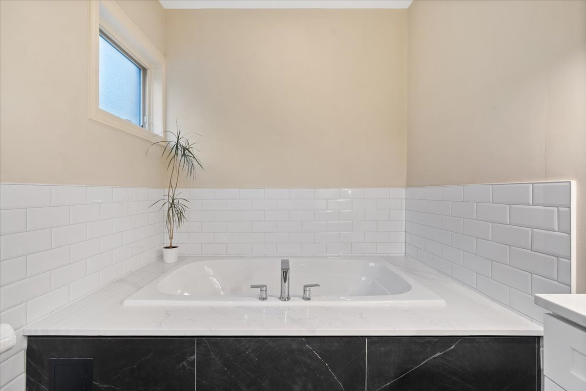 1355 W Erie Street 1 Property Photo 18