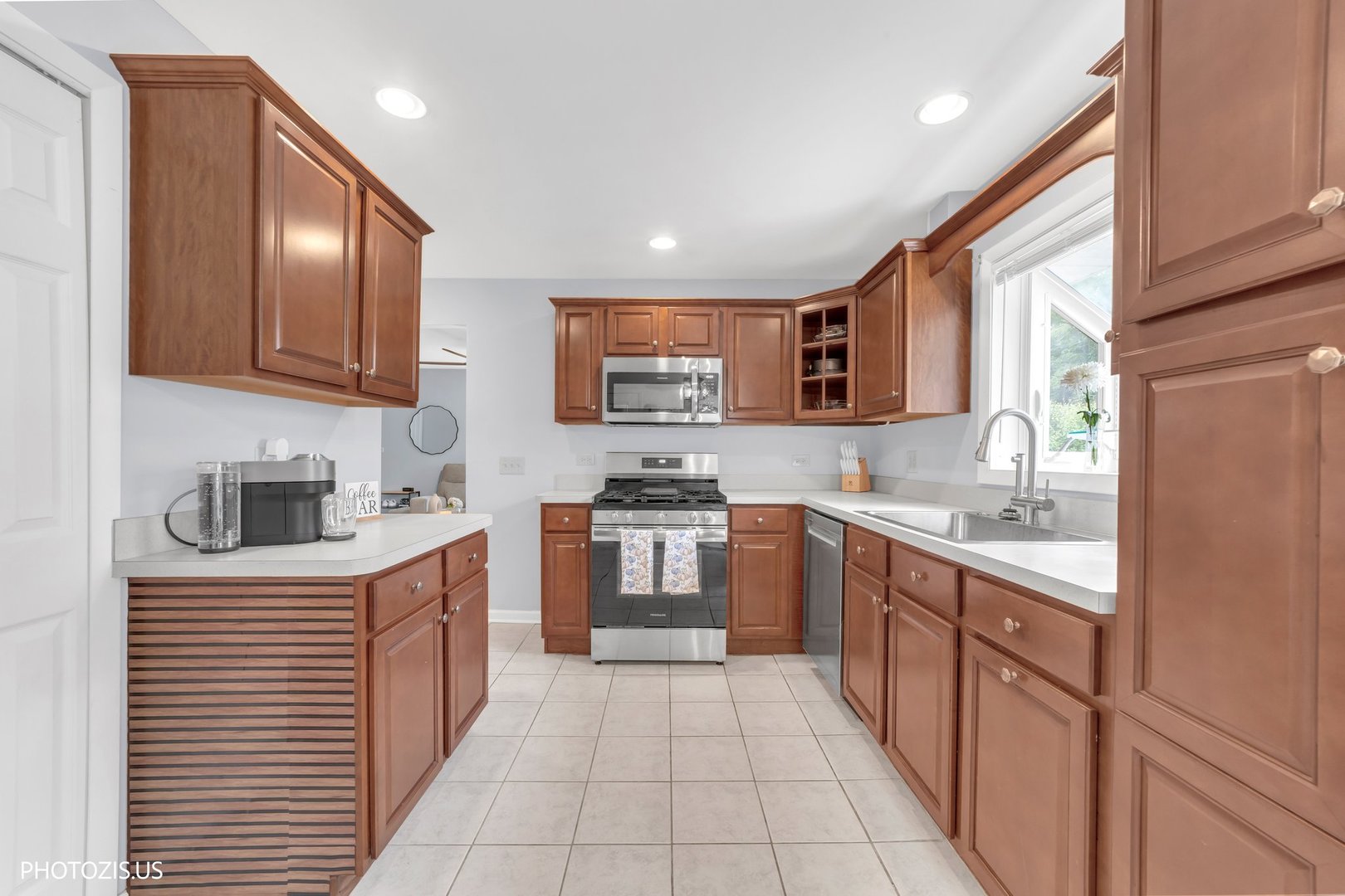 1048 Hermes Avenue Property Photo 3