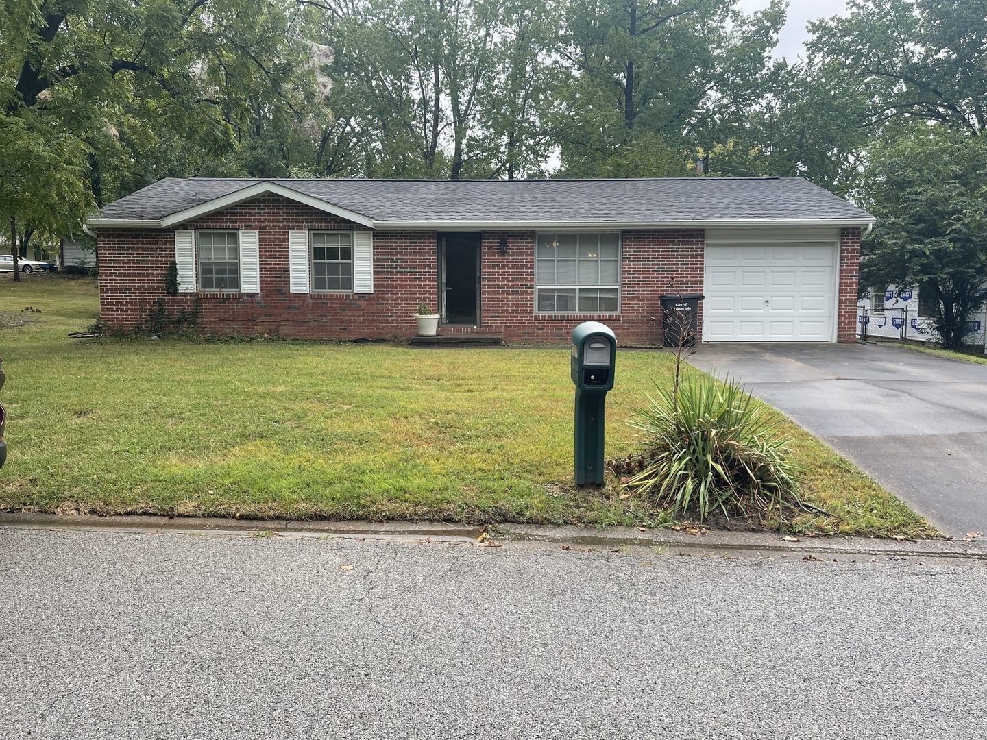 1007 W Laurel Street Property Photo 1