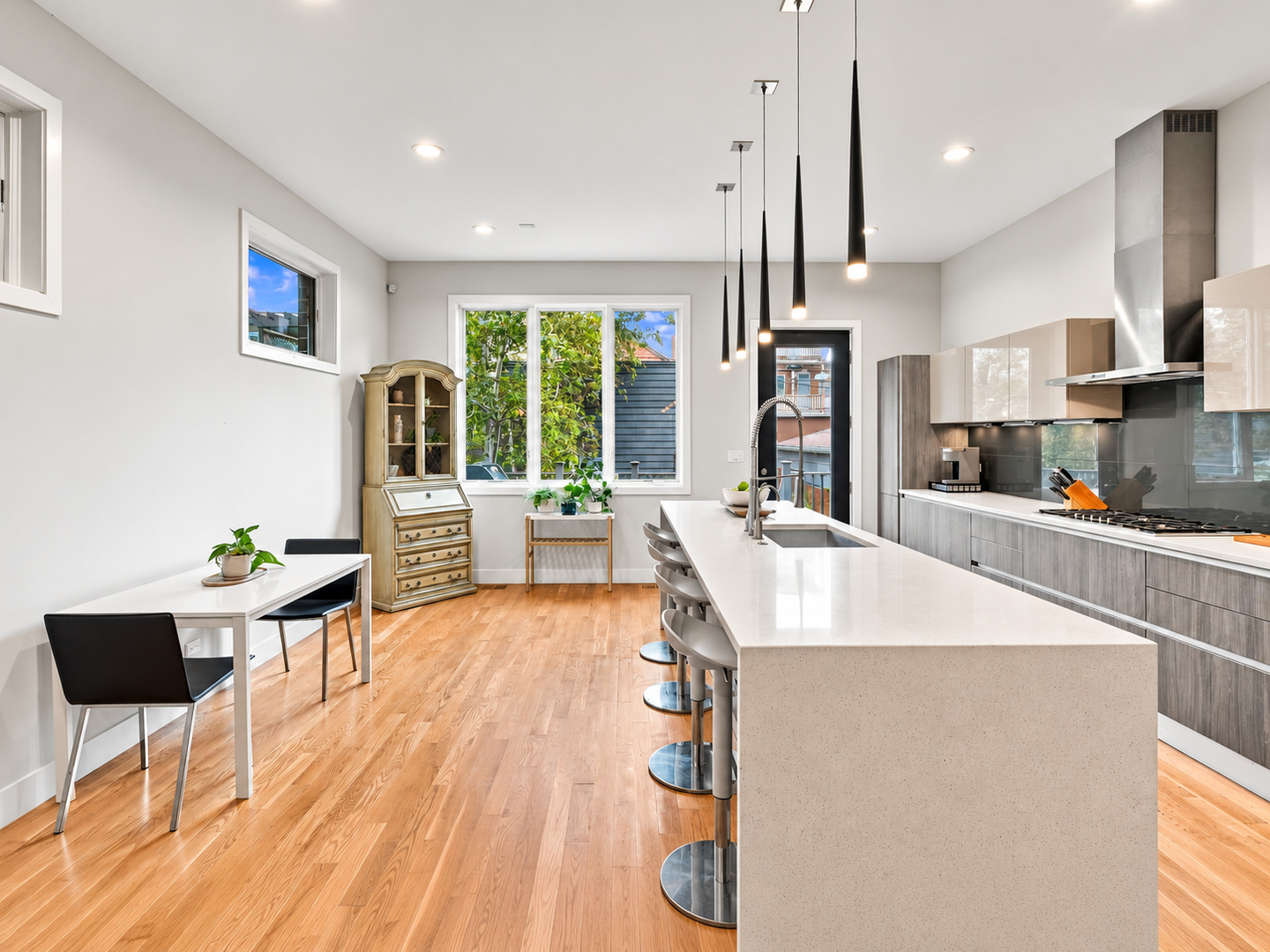 1824 W Superior Street Property Photo 8