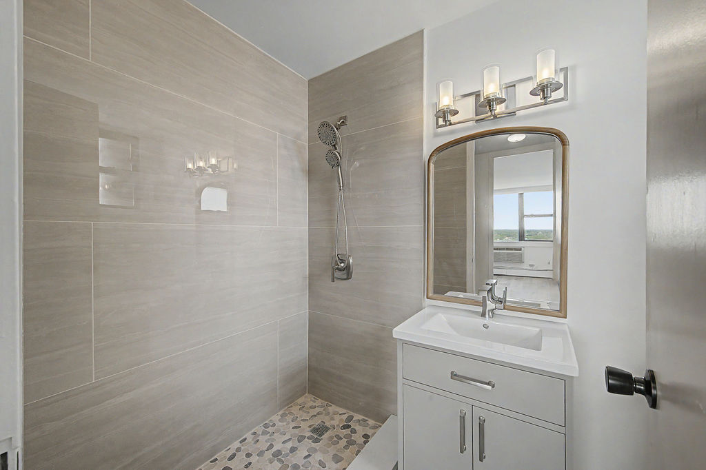5740 N Sheridan Road 17c Property Photo 27