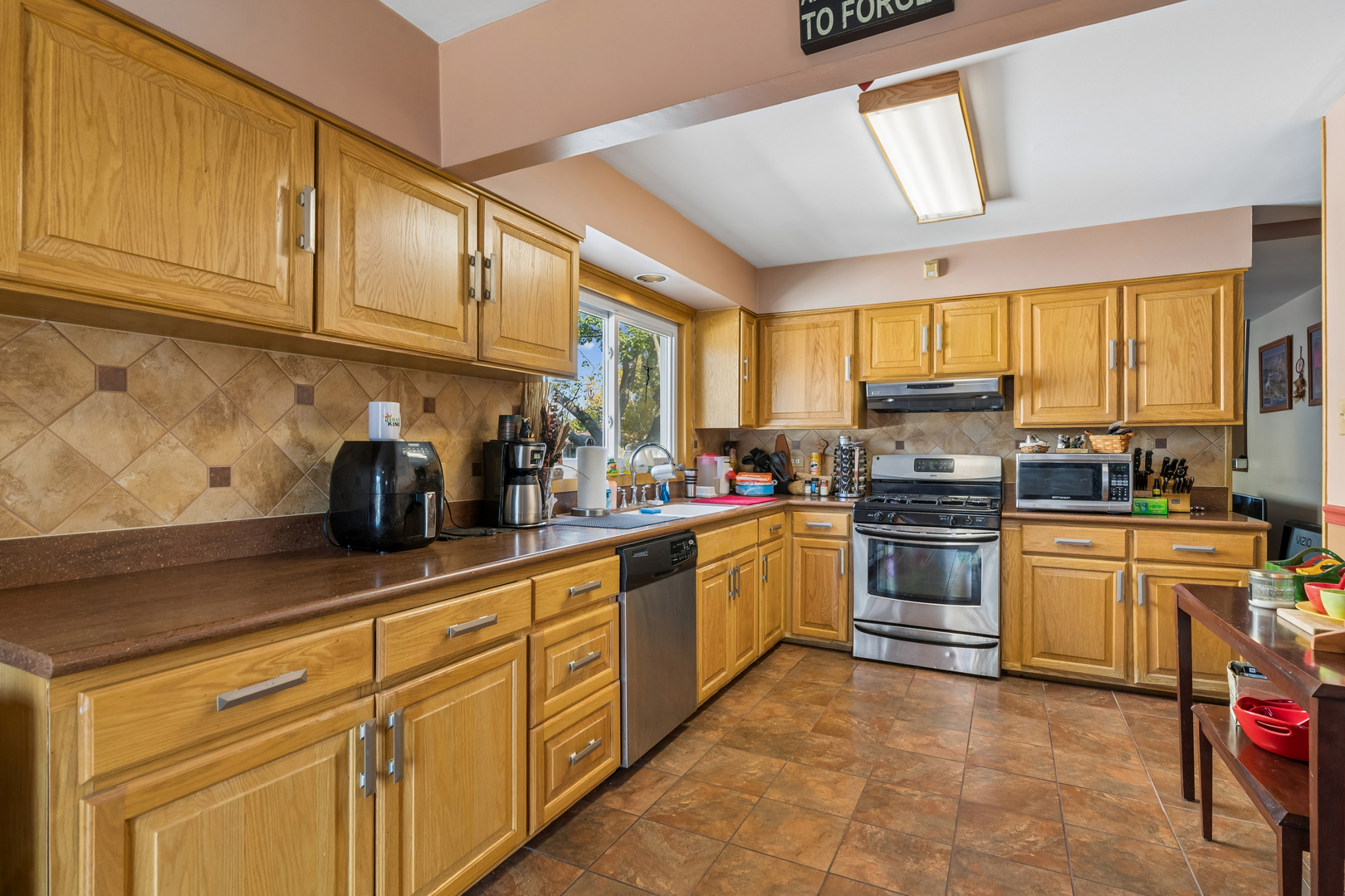 8122 N Overhill Avenue Property Photo 7