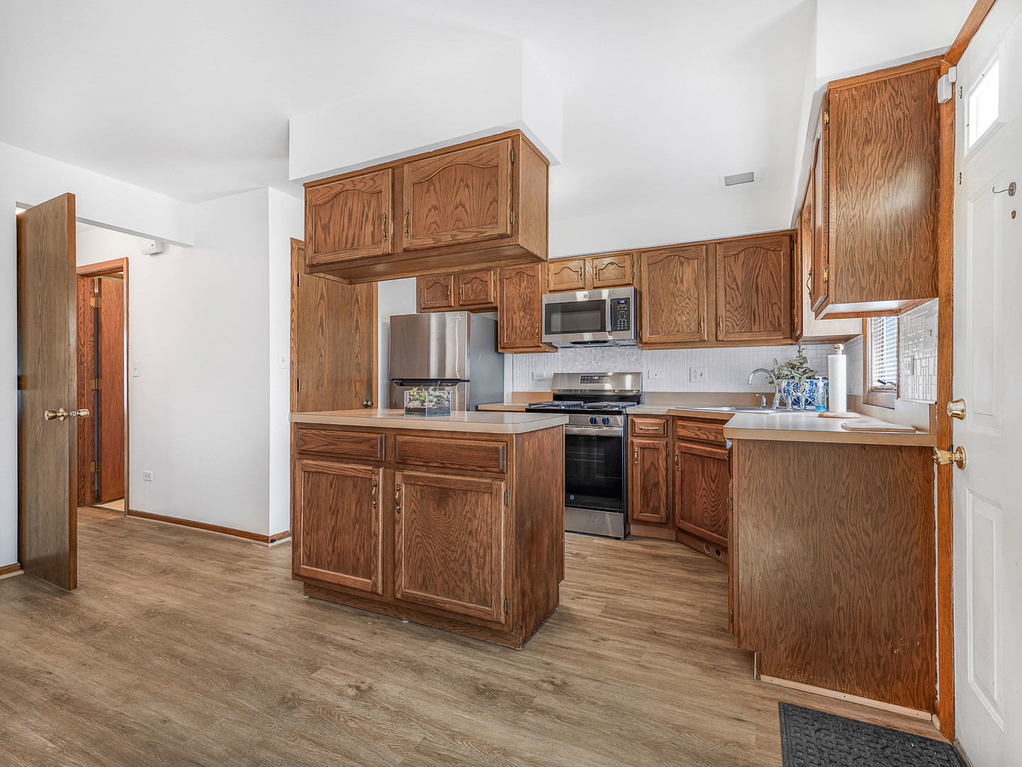 3615 N Pacific Avenue Property Photo 6