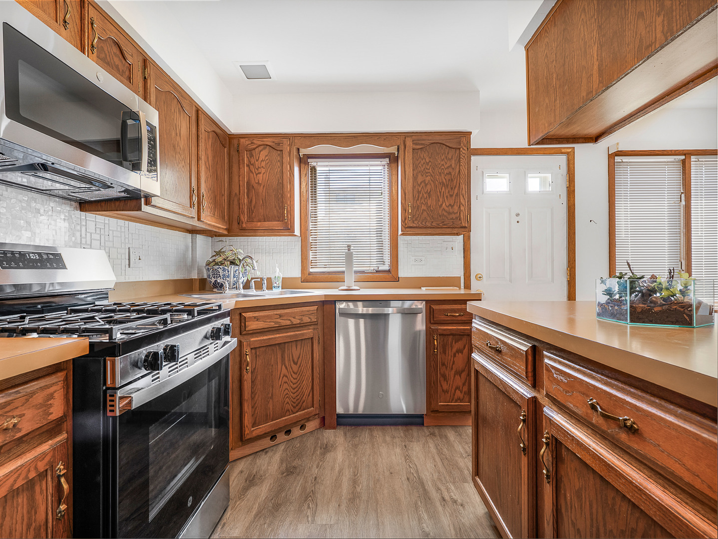 3615 N Pacific Avenue Property Photo 8